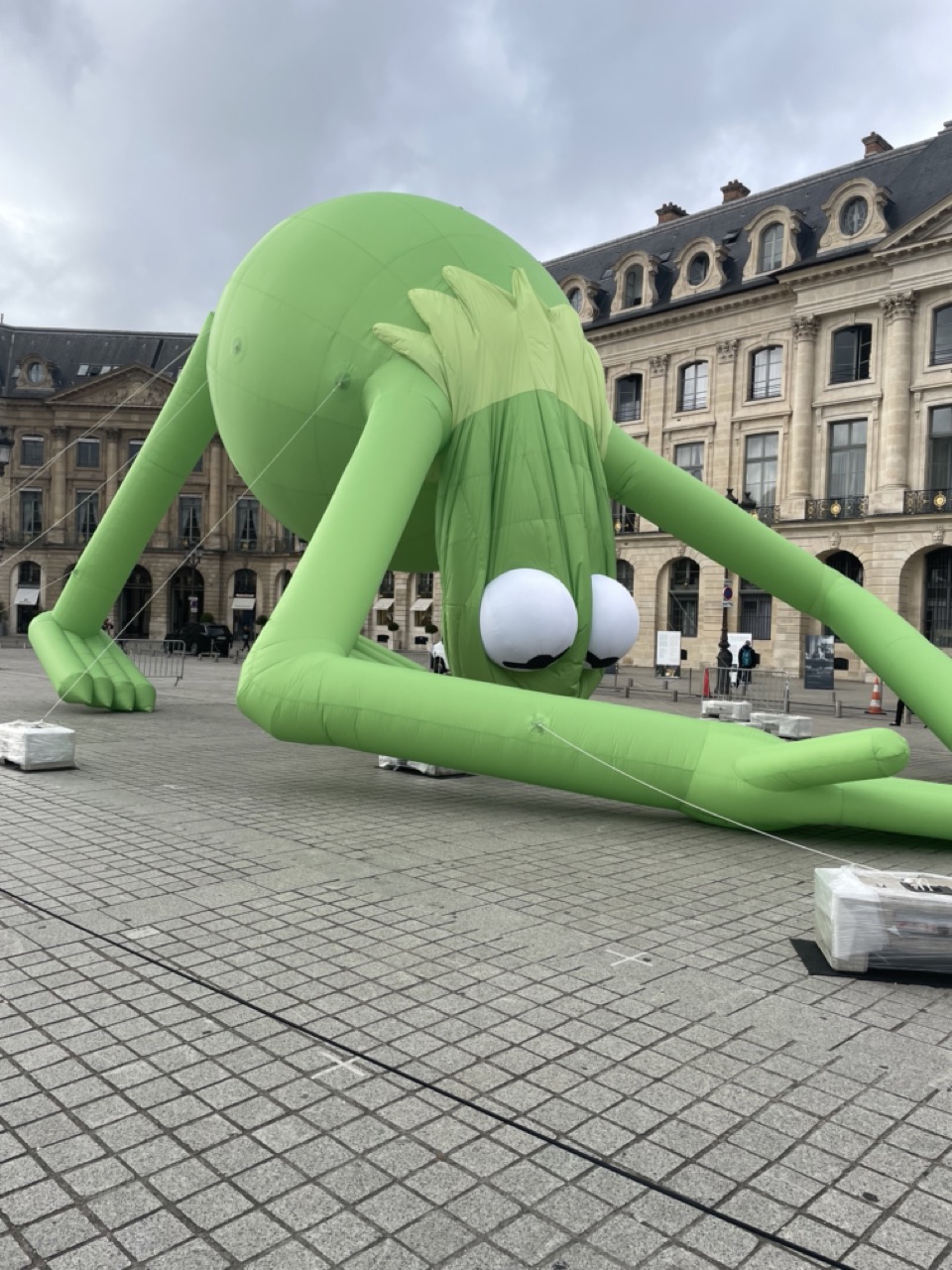 Read more about the article paris vs. london: what october’s art weeks reveal about the market in 2025